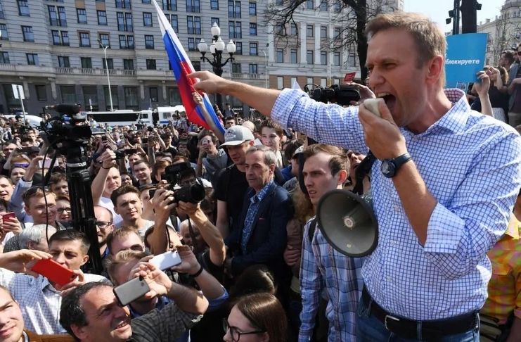 Após ser envenenado, Alexei Navalny, líder da oposição russa é impedido de deixar o país 2