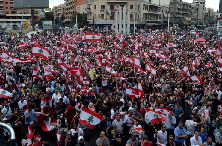 Após explosão, Líbano protesta por reformas no governo 1