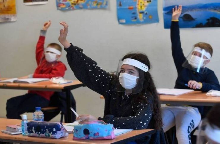 A Europa reabre escolas apesar do COVID-19