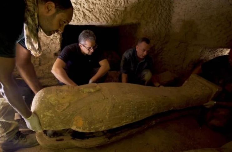 Autoridades egípcias encontraram caixões de 2.500 anos de idade completamente fechados