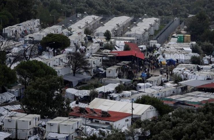 Grécia: Campo de refugiados lotado em quarentena após o caso COVID-19