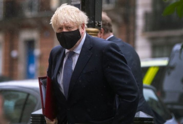 Gafe COVID-19: Boris Johnson diz que  pagamento por auto-isolamento é de £500 por semana
