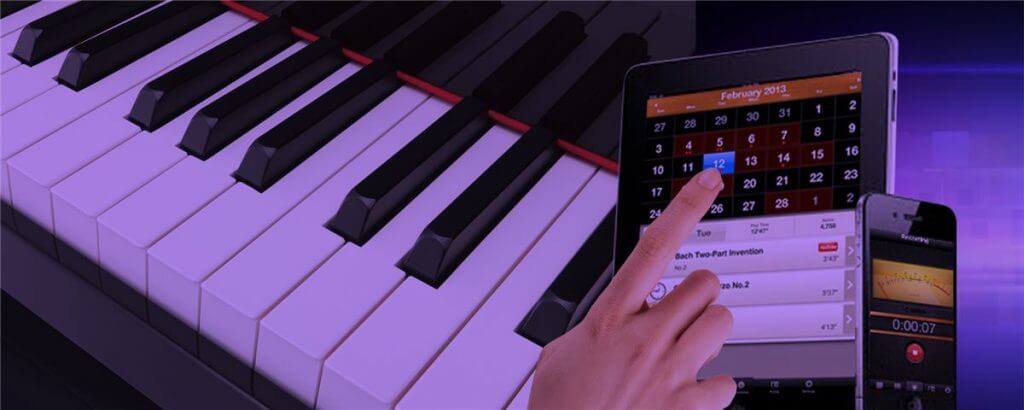 A Criança Aprende A Tocar Piano Com Um Smartphone, Aula De Música