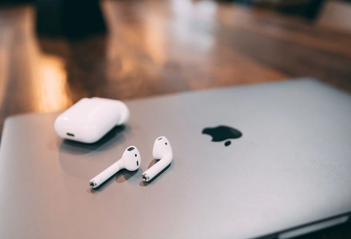 Multifuncional: Apple pesquisa cases para iPhone que podem carregar AirPods e outros acessórios